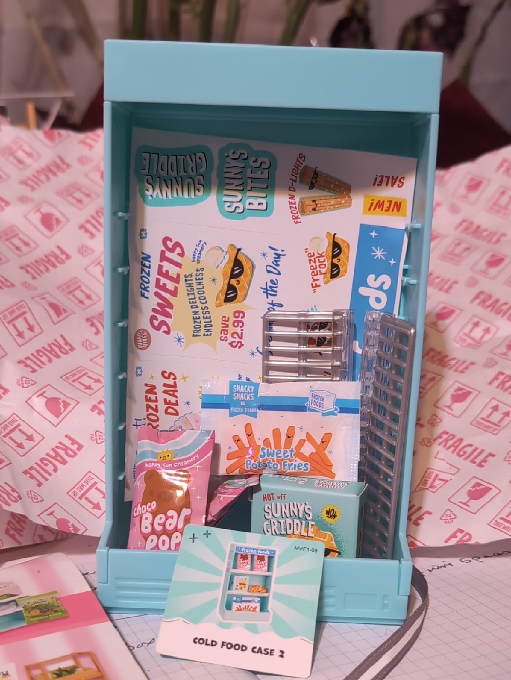 Miniverse Make It Mini Spaces Frozen Cold Case Display - Light Blue
